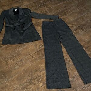 Elegant Gray Women's Knit Suit Set. Top is xs, pants are 2. Cabi brand.